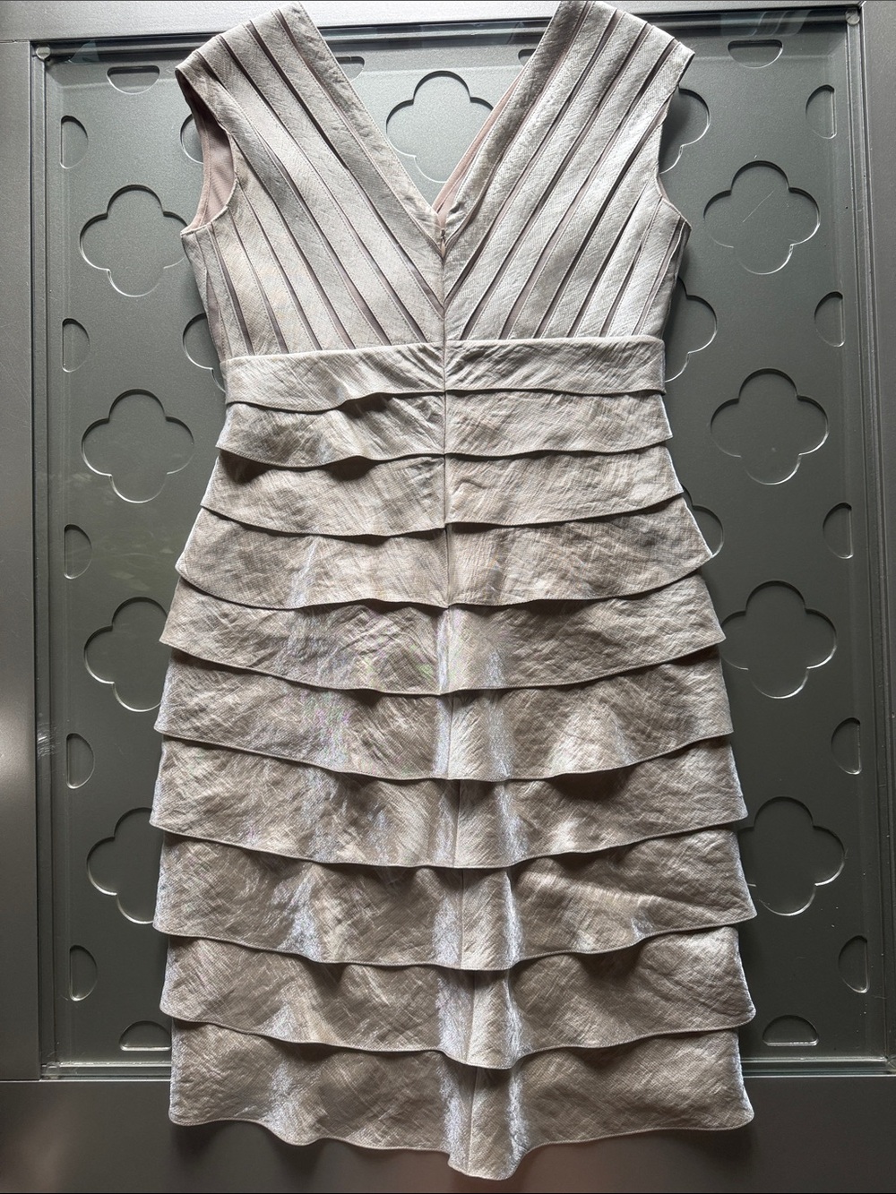 ADRIANNA PAPELL Champagne Layered V-Neck Cocktail Dress 4P - Picture 11 of 16